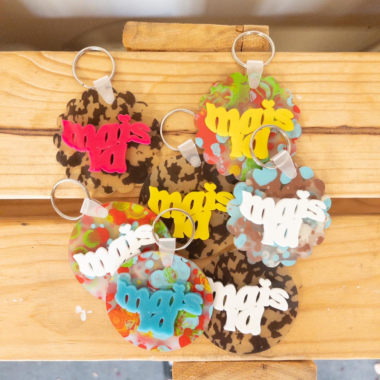 Retro Mais La Keychain (tie dye)